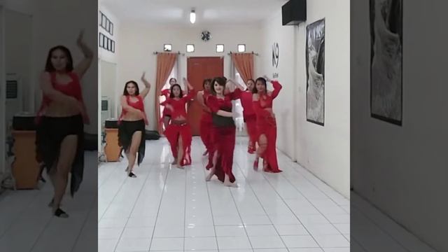 Belly Dance - El Ghazala Ray2a - Karim Mahmoud Abdelaziz Ft Mohamed Osama - Linda K9 Studio смотреть онлайн