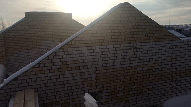 Стройка продолжается.Кирпичная кладка закончена. Таунхаусы Тверь. смотреть онлайн