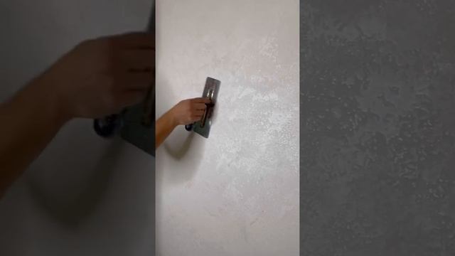 Как снять старые обои. И сделать декоративную штукатурку смотреть онлайн