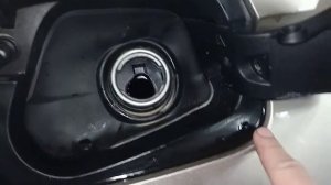 Снимаем лючок бензобака VW Tiguan 2020