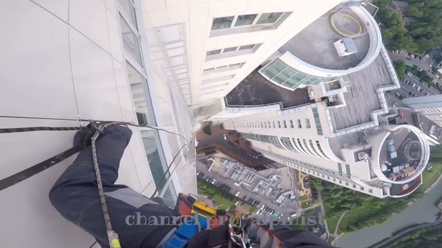 47 этаж стекло 380кг у крана лопнул трос 47 floor, double-glazed window 380kg, crane cable burst. смотреть онлайн