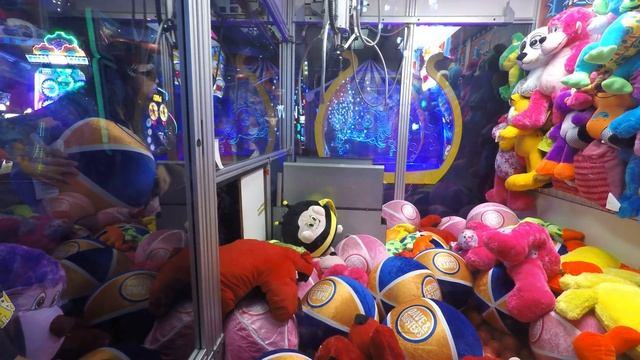 CLAW MACHINE WINS! The Big One Skill Crane Arcade Game Winning смотреть онлайн