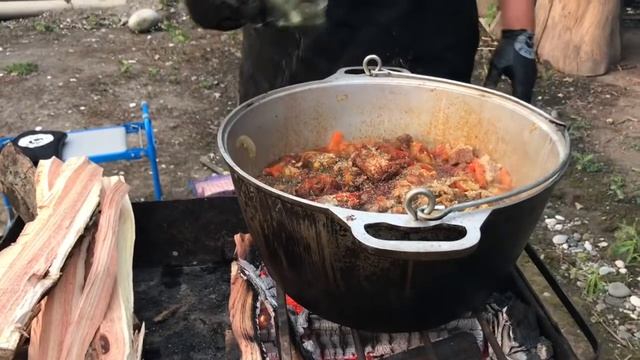 Готовим на костре УЗБЕКСКИЙ ПЛОВ на КАБАРДИНСКИЙ ЛАД! смотреть онлайн