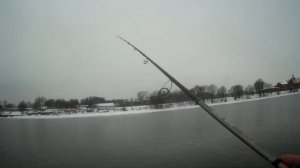 Ловля жереха зимой на спиннинг.Эта приманка рулит.