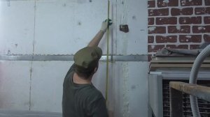 ЧЕМ ОТДЕЛАТЬ СТЕНЫ В ГАРАЖЕ ?! Бюджетное утепление и облицовка стен плоским шифером в мастерской .