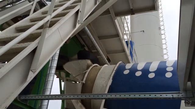 Загрузка машины бетоном смотреть онлайн