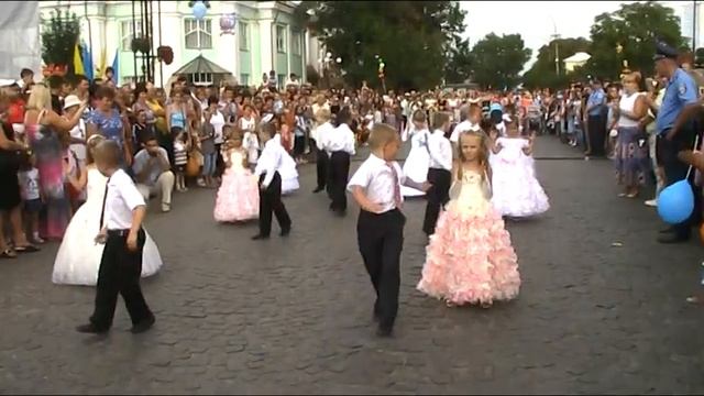 ДНЗ "Казка" м. Чоп Танець барбі 2012р. смотреть онлайн