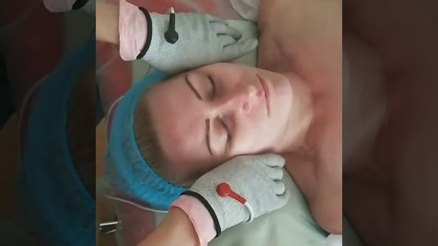 Массаж микротоковыми перчатками. смотреть онлайн