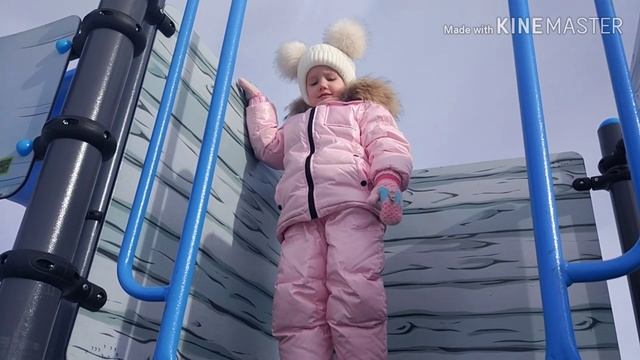 Играем на детской площадке. Мама-осьминог смотреть онлайн