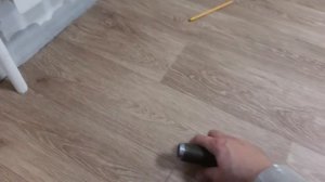 Как порезать круглое отверстие в линолеуме