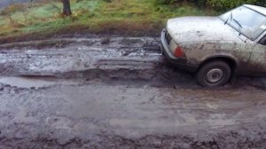 Что может Москвич 2141 в грязи без цепей?