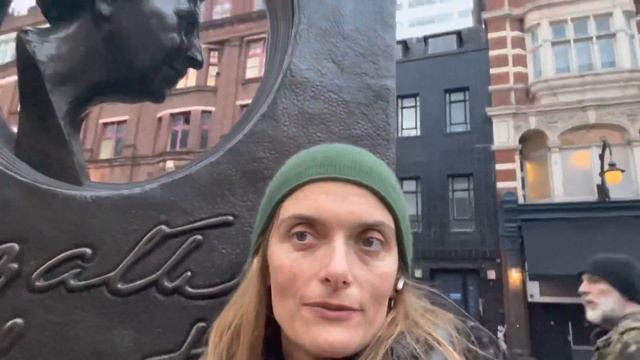 ??Прогулка по Ковент Гарденy смотреть онлайн