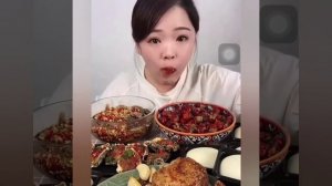 Китайцы едят на камеру. ???