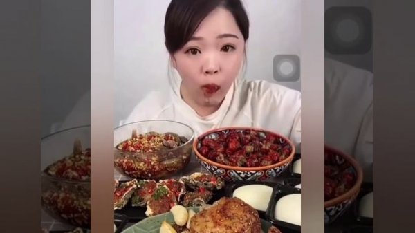 Китайцы едят на камеру. ???