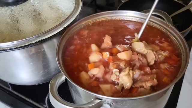 Для всей семьи обед. Манты. Борщ красный. Закуска из баклажан. смотреть онлайн