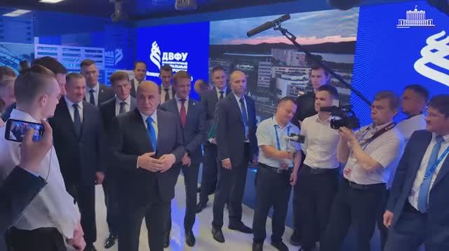 Михаил Мишустин пообщался со студентами ДВФУ и ознакомился с работой приемной комиссии вуза смотреть онлайн