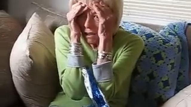 The absolute FUNNIEST grandma reaction to 2 girls 1 cup (two girls one cup) смотреть онлайн