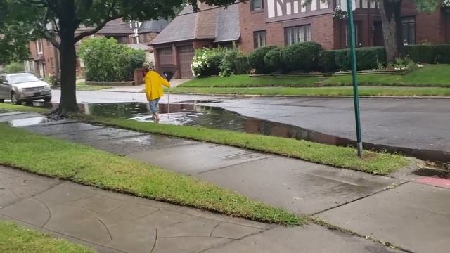 attempting to drain RANDOM Detroit streets (a few FAILS and then success ) смотреть онлайн