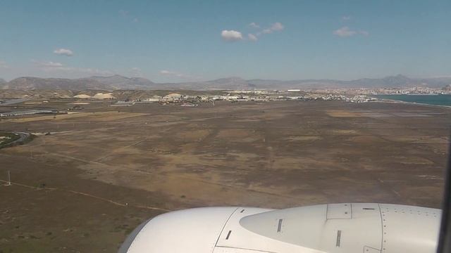 (HD) MUST SEE Great landing Alicante Airport Ryanair FR7523 from Eindhoven 04-02-2012 смотреть онлайн