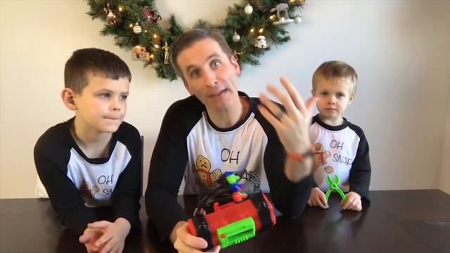 Mystery Christmas Present From The Grinch - Cut The Wire Game смотреть онлайн