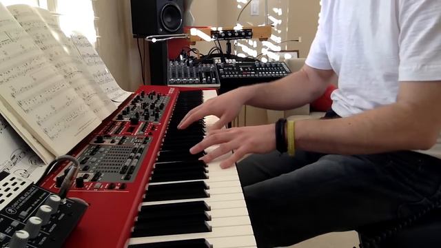 Mike Oldfield - Red Dawn (Tubular Bells II) [piano + synth] смотреть онлайн