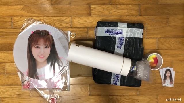 UNBOXING | IZ*ONE ONEIRIC THEATRE MD 1 GOODS MERCHANDISE - Fan, Lightstick, Photocards смотреть онлайн