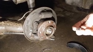 Замена  задних тормозных колодок на ВАЗ-2110