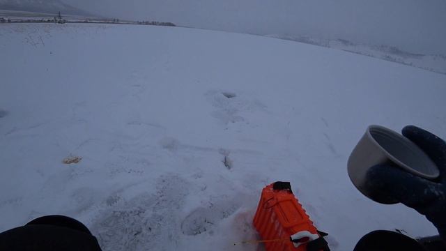 Ловля щуки на живца, зимняя рыбалка, уже глухозимье. Рыбалка на озере Ошколь. смотреть онлайн