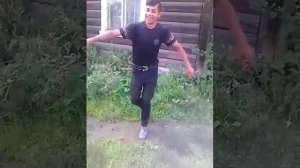 Цыганенок пляшет