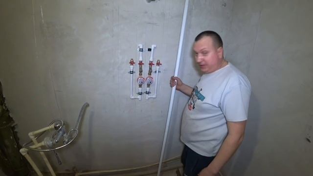 Стояк канализации под давлением,залили малость, Установили счётчики в середине комнаты. смотреть онлайн