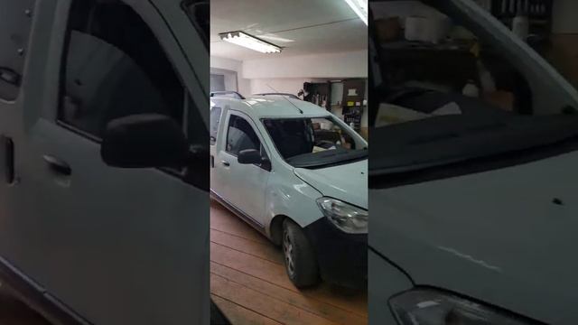 Установка лобового стекла Renault Dokker смотреть онлайн