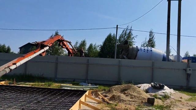 Завершили строительство фундаментной плиты в КП Журавли смотреть онлайн