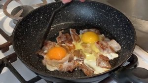 Яичница с беконом / Bacon and eggs