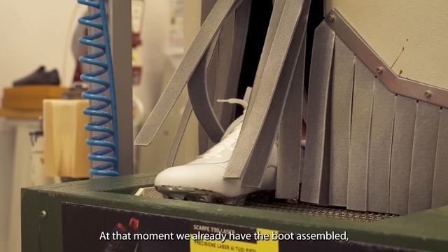BOTAS HECHAS A MANO para los PROFESIONALES - Nike Tiempo 9 Made In Italy смотреть онлайн