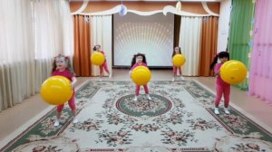 Танец с фитболами