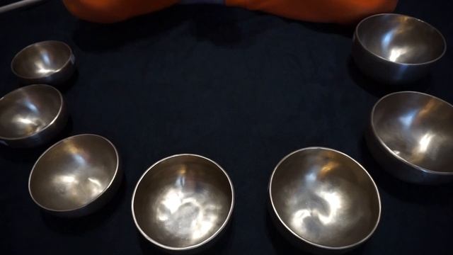 55II-НАБОР ТИБЕТСКИХ ЧАШ ДЛЯ ЗВУКОТЕРАПИИ И МЕДИТАТИВНЫХ ПРАКТИК 7 ПОЮЩИХ ЧАШ-7НОТ-7ЧАКР. ОБЗОР смотреть онлайн