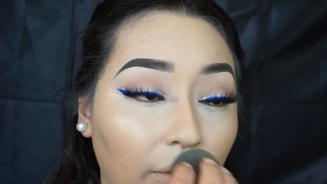 Blue Eyeliner with Glitter and pink lips? смотреть онлайн