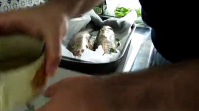 VIDEO RICETTA - TROTA PADANA IN SALSA LEGHISTA смотреть онлайн