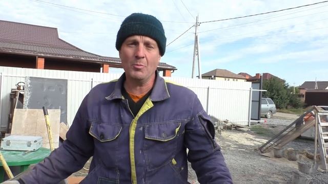 Ровная ОТМОСТКА, вообще без маяков и опалубки! Первая часть БЕЗ швов перезимовала. Считаем трещины. смотреть онлайн