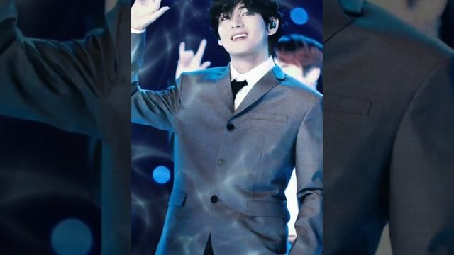 Поёт Тэхён. #v#kimtaehyung #bts