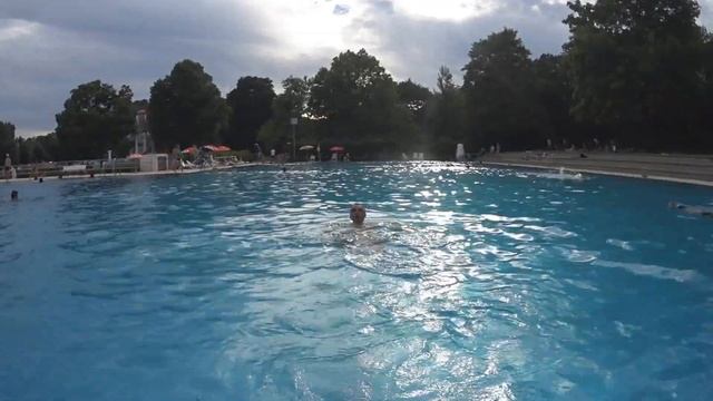 МОЙ ВЫХОДНОЙ В БАССЕЙНЕ/ ПРЫЖКИ САЛЬТО/ ИГРАЮ ВОЛЕЙБОЛ/ ГЕРМАНИЯ