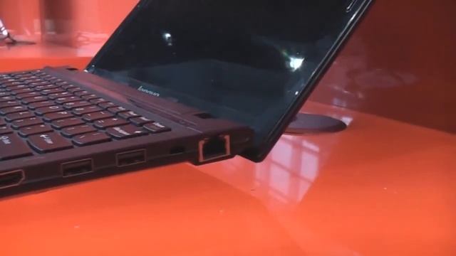 Lenovo IdeaPad S205 11,6" ultra-thin notebook with AMD E-350 hands-on смотреть онлайн