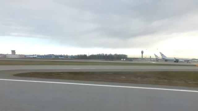 Санкт-Петербург. Вылет из Аэропорта Пулково, взгляд на Питер из иллюминатора самолёта. смотреть онлайн