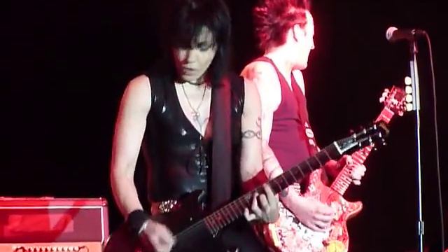 Joan Jett and The Blackhearts "I Wanna Be Your Dog" смотреть онлайн