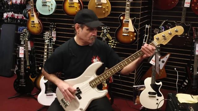 Fender American Standard P Bass Demo at Tjs Music смотреть онлайн