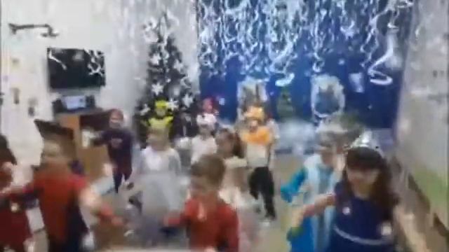 Танец на новогоднем утреннике. Подготовительная группа. смотреть онлайн