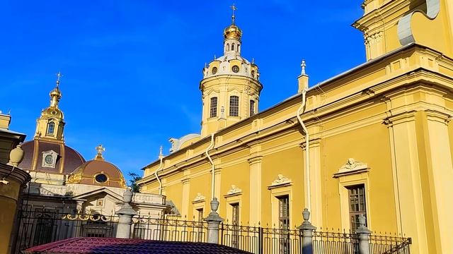 "Вечернюю песню" о Ленинграде можно узнать в колокольном перезвоне курантов Петропавловского собора смотреть онлайн