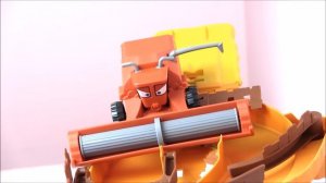 Убежать от Френка! Молния Маккуин, Шериф и Другие Машинки на Треке от Disney Pixar Cars