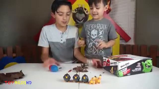 The Angry Birds Movie Chocolate Surprise Eggs w/ Collectible Inside by Yow Brands Ltd Toy Review!! смотреть онлайн
