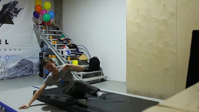 Обучение по сальто вперёд │ Смешные и неудавшиеся моменты смотреть онлайн